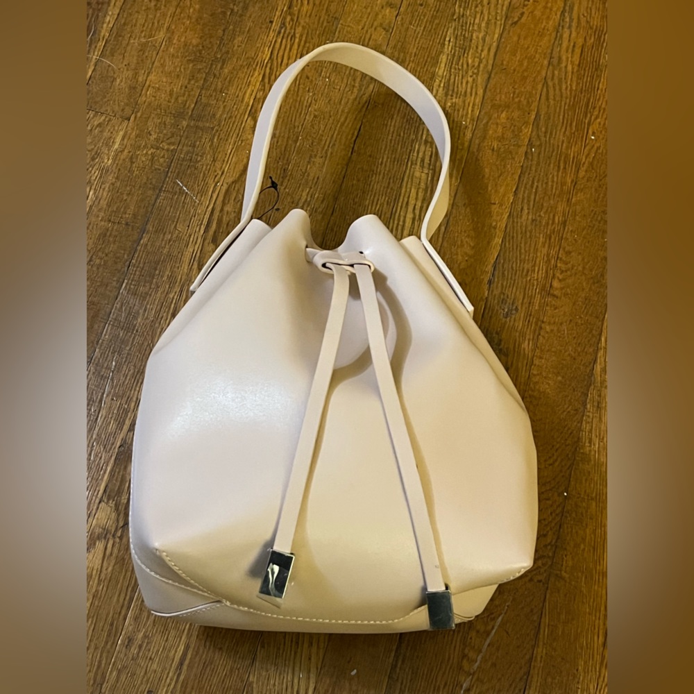 NWOT Forever 21 Cream Bucket Bag with Dual Straps - Small